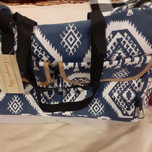 Canyon Sky Blue/White Zipper Closure Carry All Bag w/2 Large Pockets in Front - Picture 4 of 5